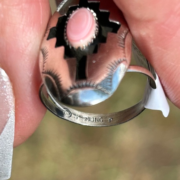 Navajo Made Sterling Silver Queen Conch Shadow Box Ring - Picture 8 of 13